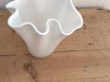 Skøn bølget vase