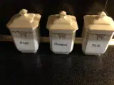 Porselæns krukker sælges