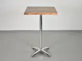 Højt cafébord med egestruktur og stel af poleret aluminium - 3