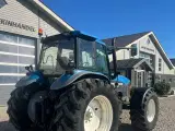 New Holland 8360 med 4stk fabriksnye dæk til.  Super stærk traktor. - 4