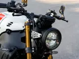Yamaha XSR 900 Legend Red - 4