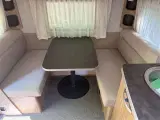 2023 - Eriba FEELING 470   Dejlig vogn med enkelsenge med lameludtræk fra Hinshøj Caravan A/S - 3