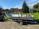 Styrepult båd glasfiber med trailer og motor 