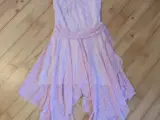 Lyserød kjole