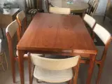 Teakbord med 6 stole