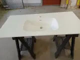 Solid surface Vaskeplade 121 cm