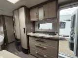 2017 - Hobby De Luxe 560 KMFe   Velholdt vogn med godt udstyr fra Hinshøj Caravan - 3