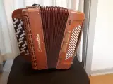 knapharmonika, italiensk med håndslebne stemmer  - 2