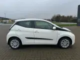 Toyota Aygo 1,0 VVT-i x-change x-shift - 4