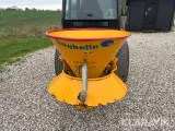 Traktor Kubota STV36 med kost, saltspreder og sneplov - 4