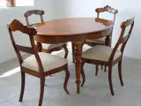 Elegant bord med 5 stole
