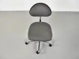 Savo kontorstol med gråt polster og krom stel - 5