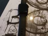 Apple Watch serie 4 40 mm 1500 kr 