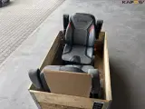 - - - Sæde med armlæn - 2