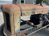 Fordson Major Motoren mangler, men mange god dele. - 4