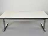 Hæve-/sænkebord med hvid plade med mavebue, 200 cm. - 3