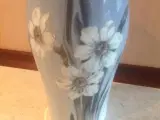 Royal Copenhagen vase med pinseliljer