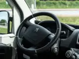 2021 - Bravia 636 140 Hk Edition 30   Campervan med langsgående senge og god indretning Kørt 20,500 Km. - 2