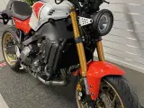 Yamaha XSR 900 Legend Red - 3