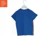 Blå t-shirt med motiv fra United Colors of BenettonColors Of Benetton (str. 104) fra United Colors Of Benetton (str. 104) - 2