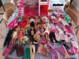 Barbie hus + MANGE dukker, tøj osv
