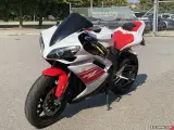 Yamaha YZF R1 - 4