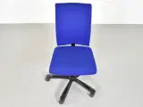 Häg h04 4400 kontorstol med blåt polster og sort stel - 5