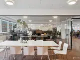 Kontorlejemål med massivt lysindfald i tidligere industribygning - 4