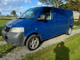 VW Transporter 2,5 TDi 130 Kassevogn lang Nysynet - 2