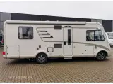 2013 - Hymer B 698   ANVISNINGSBIL! FLOT helintegreret Hymer med Queensbed - 4500kg - Solceller, Hydrauliske støtteben, Inverter - 2