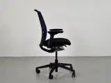 Steelcase think kontorstol med sort sæde og ryg i blå mesh - 2