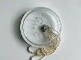 Hvidmeleret glas m klar kant, NB