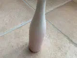 Vase i lyserød/hvid