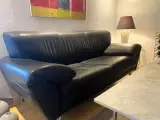 SOFA i sort læder, som ny