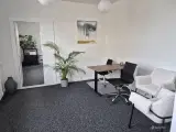 Pæn lejlighed til kontor eller klinik - 4