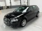 Audi A3 2,0 TDi 140 Attraction Sportback - 3