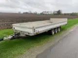 Stor trailer.