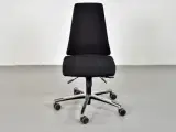 Duba b8 kontorstol med høj ryg, sort polster og blankt stel