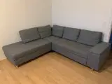 Venstrevendt grå sovesofa med chaiselong