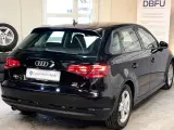 Audi A3 1,6 TDi 110 Ultra Attraction Sportback - 4