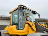 Volvo L 90H  H2 fabriksny Dansk maskine med masser af udstyr, blan.Co-Pilot & med brede 650/65R25 hjul - 2
