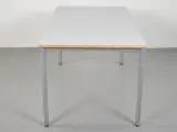 Kantine-/mødebord med grå plade og alufarvet stel - 4
