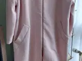Lyserød jakke fra H&M+  