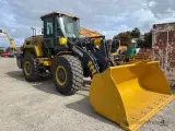 - - - XCMG 948 - 4