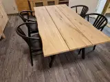 Nyt plankebord med 4 nye stole. - 2