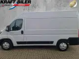 Peugeot Boxer 333 2,2 BlueHDi 140 L2H2 Premium - 2
