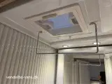 2022 - SunLight VAN V69   Fritstående dobbeltseng i bag - 3