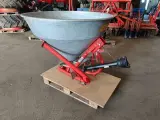 - - - Gødningsspreder 650 kg. - 2