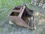 - - - Skovle - 3