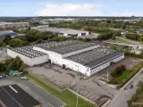 Velbeliggende lager- og produktionsarealer med kontor på i alt 6.888 m² - 2